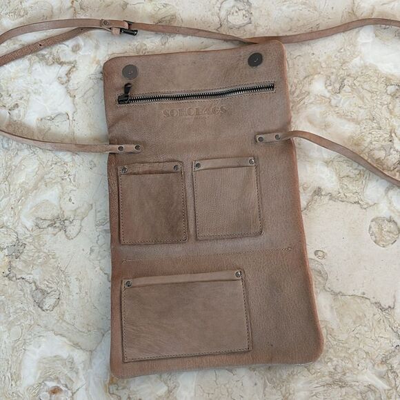 Soho Bags Made In Italy Leather Compact Crossbody Organizer Bag - Picture 5 of 16